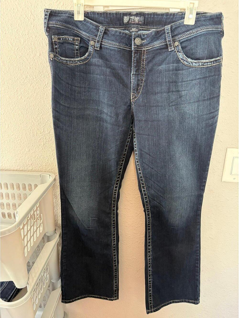 Silver Suki Surplus Jeans Dark Wash size 22 L32